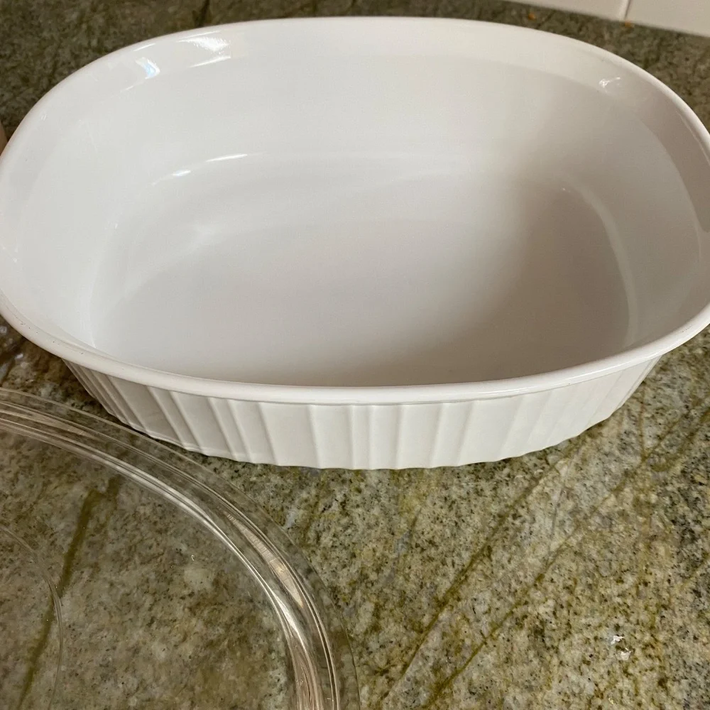 Corning Ware covered casserole dish - Picture 3 of 5